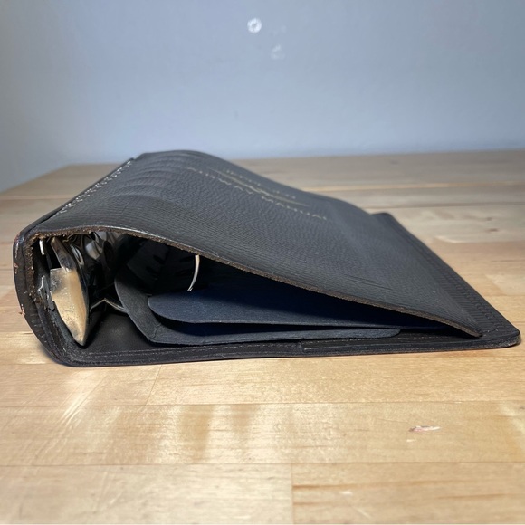 Jeppesen Premium Leather Binder - 2 inch - Picture 2 of 15